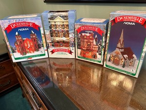 lot 41 image: Dickensville Christmas Village Buildings