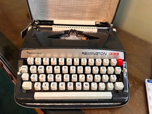 lot 42 image: Vintage Remington Typewriter in Case
