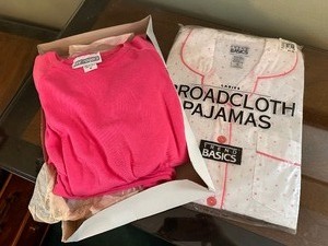 lot 45 image: New Vintage Womens Pajamas