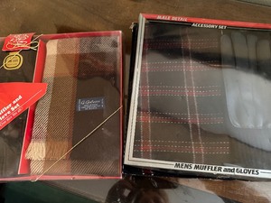 lot 53 image: New in Box Mens Scarfs and Glove Set