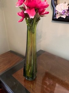 lot 54 image: Vintage Swung Green Glass Tall Vase