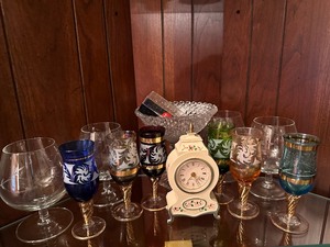 lot 66 image: Entire Contents of Shelf Variety of Wine Glasses and Clock