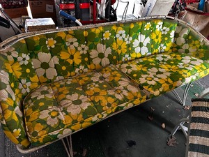 lot 236 image: Vintage Patio Couch