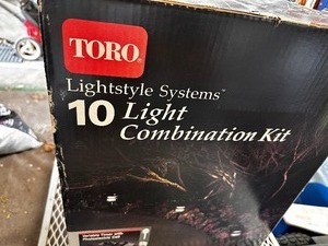 lot 239 image: Toro Lightstyle System 10 Light Combination Kit