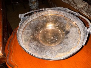 lot 201 image: Rogers & Bro Triple Plate Silver Basket Stamped 1040