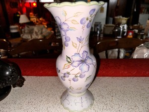 lot 218 image: Tracy Porter Vintage Handpainted Vase