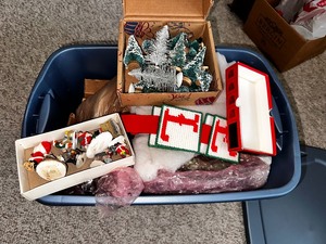 lot 226 image: Entire Box of Vintage Christmas Decorations