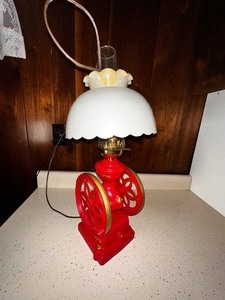lot 173 image: Vintage Red Coffee Grinder Table Lamp