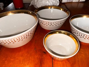 lot 178 image: Flare-Ware by Hall China Set of 4 Serving DishesBowls