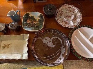 lot 185 image: Variety of Vintage Serving Pieces