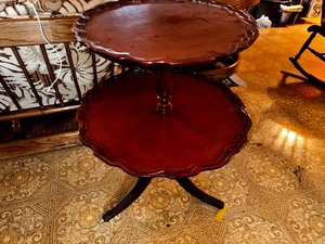 lot 192 image: Vintage 2 Tier Mahogany  Pie Crust Table