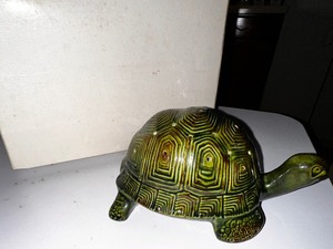 lot 195 image: Vintage Ceramic Smiling Turtle Figurine