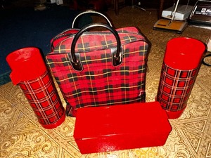 lot 152 image: Vintage 1950s Complete Aladdin Thermos Picnic Set Red Plaid