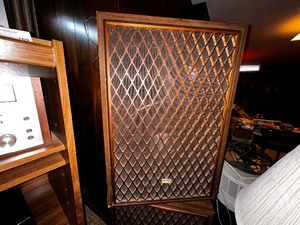 lot 170 image: Vintage Sansui Speakers