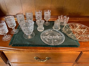 lot 118 image: Variety of Vintage Glass and Dishes