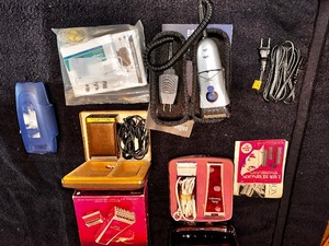 lot 125 image: Variety of Vintage Mens and Womens Electric Shavers