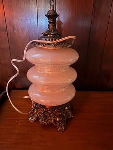 lot 140 image: Vintage Rare Electric Milk Glass Lamp