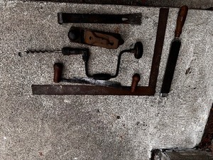 lot 268 image: Lot of Vintage Hand Tools