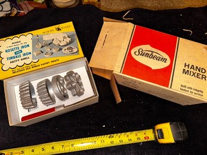 lot 285 image: Vintage Sunbeam Hand Mixer and Rosette Iron Set
