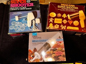 lot 291 image: Lot of 3 Super Shooter Cookie Makers