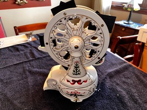lot 104 image: Holiday Classic Ferris Wheel New in Box