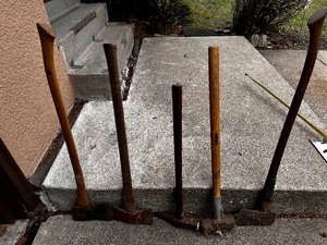 lot 263 image: Variety of Heavy Duty Axes and Sledgehammers