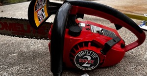 lot 263A image: Vintage Homelite Super 2 Chainsaw