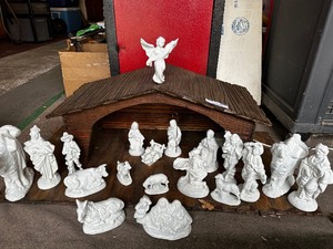 lot 262 image: Vintage Nativity Creche with Light