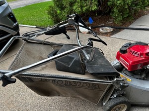 lot 313 image: Honda Self Propelled Easy Start Lawn Mower - Not Tested