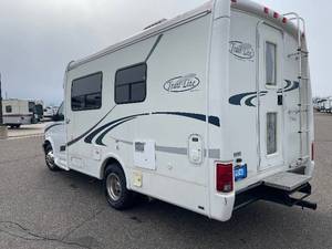 lot 1 image: 2003 R-Vision Trail-Lite Class B Gas Motorhome NO RESERVE