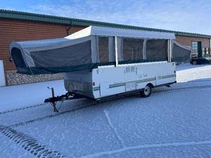 lot 4 image: 2004 Fleetwood Highlander Redwood Pop-up Camping Trailer NO RESERVE
