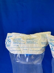lot 16 image: 2 - Tissue Culture Roller Bottle 850cm Style Falcon 3027