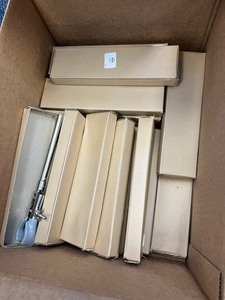 lot 23 image: Box Of 9 Inch Utility Extension Clamps With Rubber Dipped end
