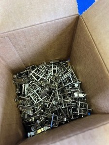lot 63 image: 100 - Clamp, Hoffman, Screw wSwing Bar, 12
