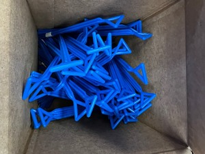 lot 83 image: Approx 70 - Biology Innoculating SPRDR 30mm Blue