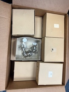 lot 89 image: 18 - Clamp Holder, Contort
