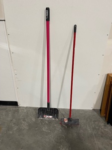lot 5 image: Floor Scraper and Scrub Brush