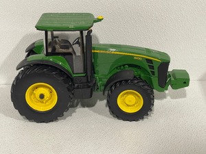lot 53 image: Dealer Edition John Deere Tractor 8430 Die cast Model