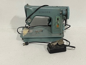 lot 63 image: Singer Sewing Machine