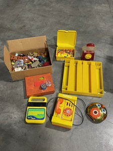 lot 80 image: Vintage Toys