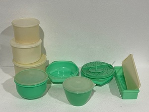 lot 83 image: Vintage Tupperware