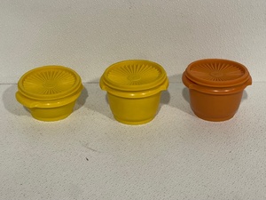lot 84 image: Vintage Tupperware