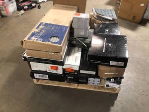 lot 29 image: Pallet with Assorted Ceramic and Wall Tiles Customer Returns See Pictures