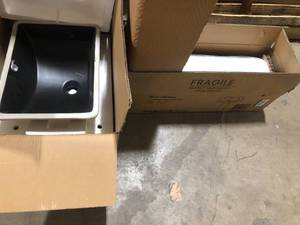 lot 35 image: Swiss Madison Pedestal Sink Customer Returns See Pictures