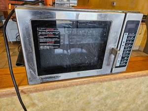 lot 3 image: MenuMaster Commercial Microwave Oven Model RFS12TSW