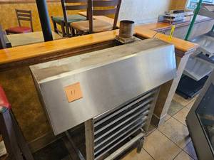 lot 11 image: Stainless Steel Commercial Countertop Exhaust Hood
