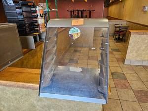 lot 18 image: Commercial Countertop Pastry Display Case