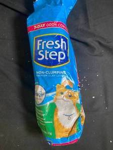 Damaged Fresh Step Non-Clumping Cat Litter 7LB