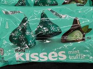 lot 137 image: Hersheys Mint Truffle Kisses 5 Bags&nbspBest&nbspBy 082024