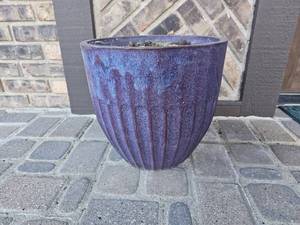 lot 100 image: 14 Fluted Lavender Planters Pairing
